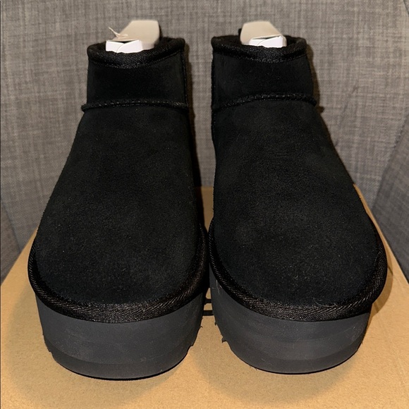 NEW UGG Classic Ultra Mini Black Platform Size 7 - Picture 6 of 13